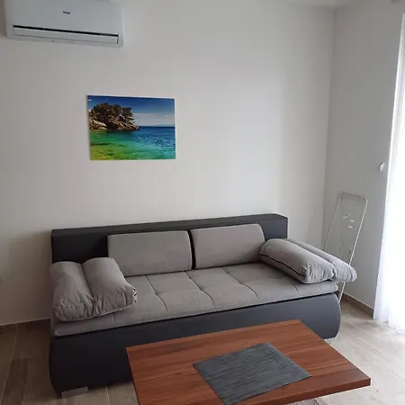 Mirakul Ii. Apartment Vir