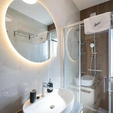 Mirakul Ii. Apartment Vir