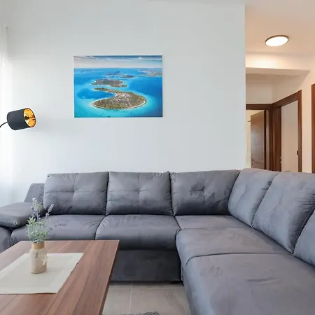 Mirakul Ii. Apartment Vir