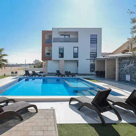 Mirakul Ii. アパート